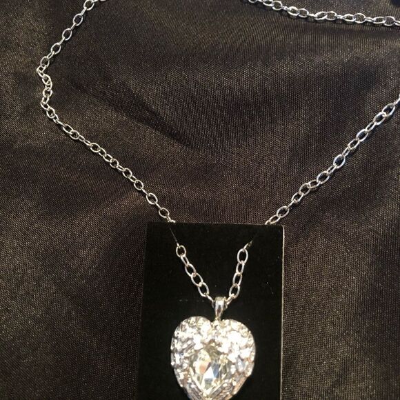 Set of 5 - Shimmering silver plated heart pendant necklace – NEW - Picture 4 of 5